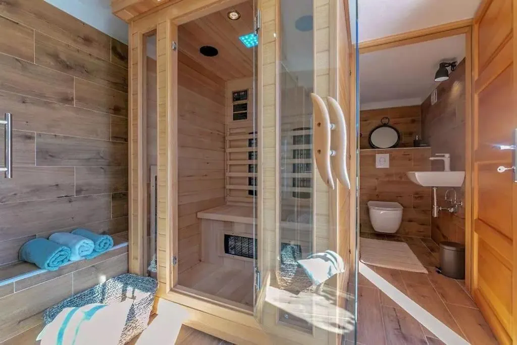 Villa Lulu With Heated Pool, Sauna & Hot Tub Labin
