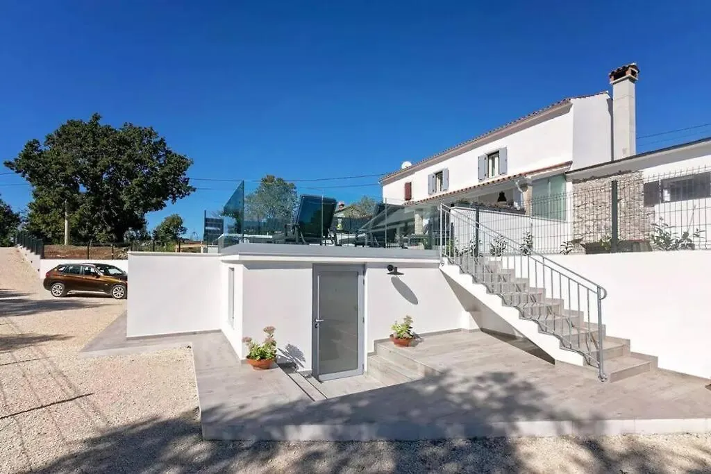 Villa Lulu With Heated Pool, Sauna & Hot Tub Labin   Labin (Istria)