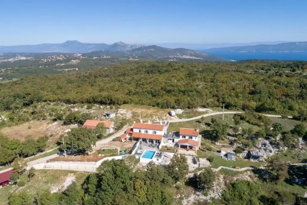 Villa Lulu With Heated Pool, Sauna & Hot Tub Labin  Labin (Istria)