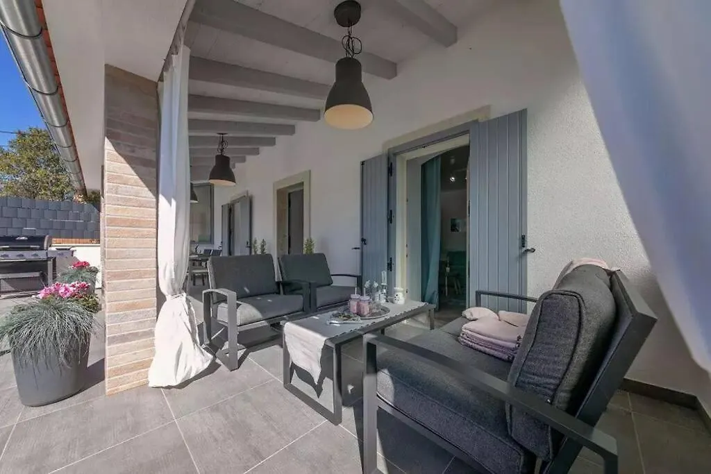 Villa Lulu With Heated Pool, Sauna & Hot Tub Labin