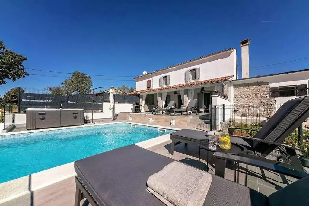 Villa Lulu With Heated Pool, Sauna & Hot Tub Labin