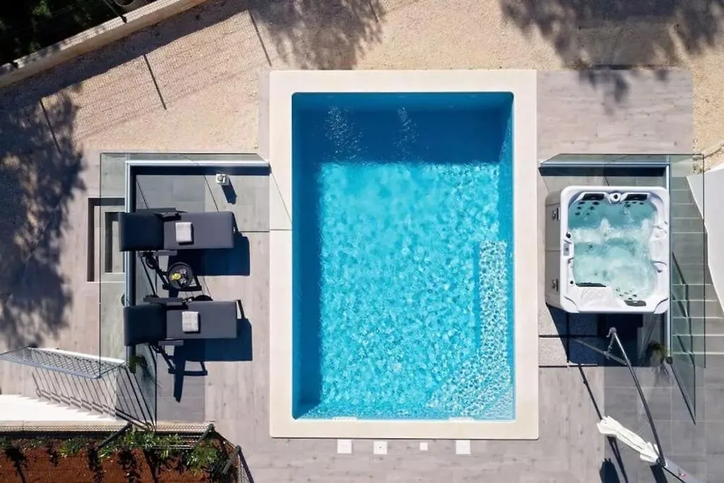Villa Lulu With Heated Pool, Sauna & Hot Tub Labin