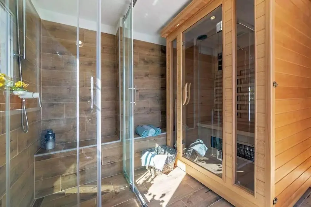 Villa Lulu With Heated Pool, Sauna & Hot Tub Labin