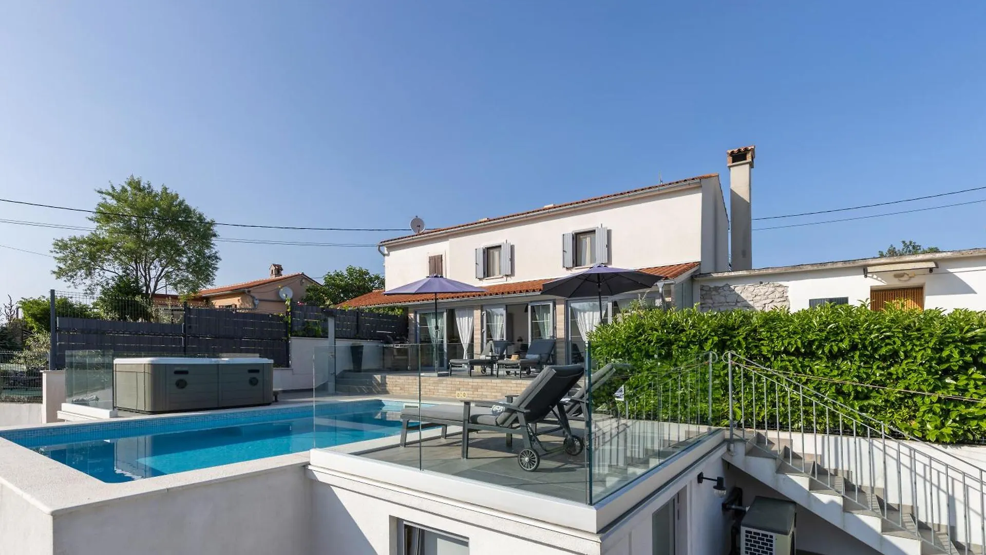 Villa Lulu With Heated Pool, Sauna & Hot Tub Labin  Labin (Istria)